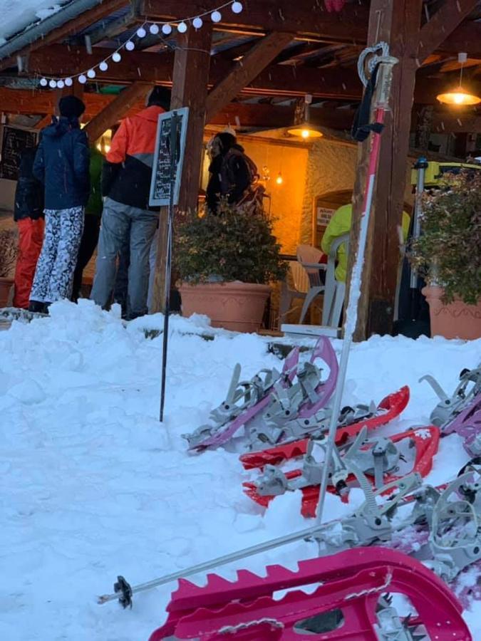 Pleine Nature Pied Pistes Piscine Chauffee 于斯图 外观 照片