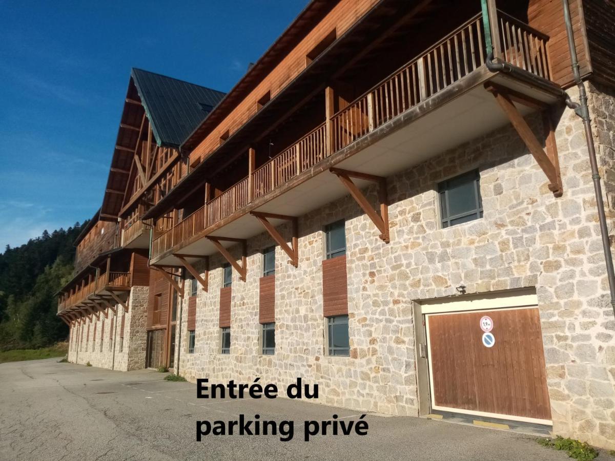 Pleine Nature Pied Pistes Piscine Chauffee 于斯图 外观 照片