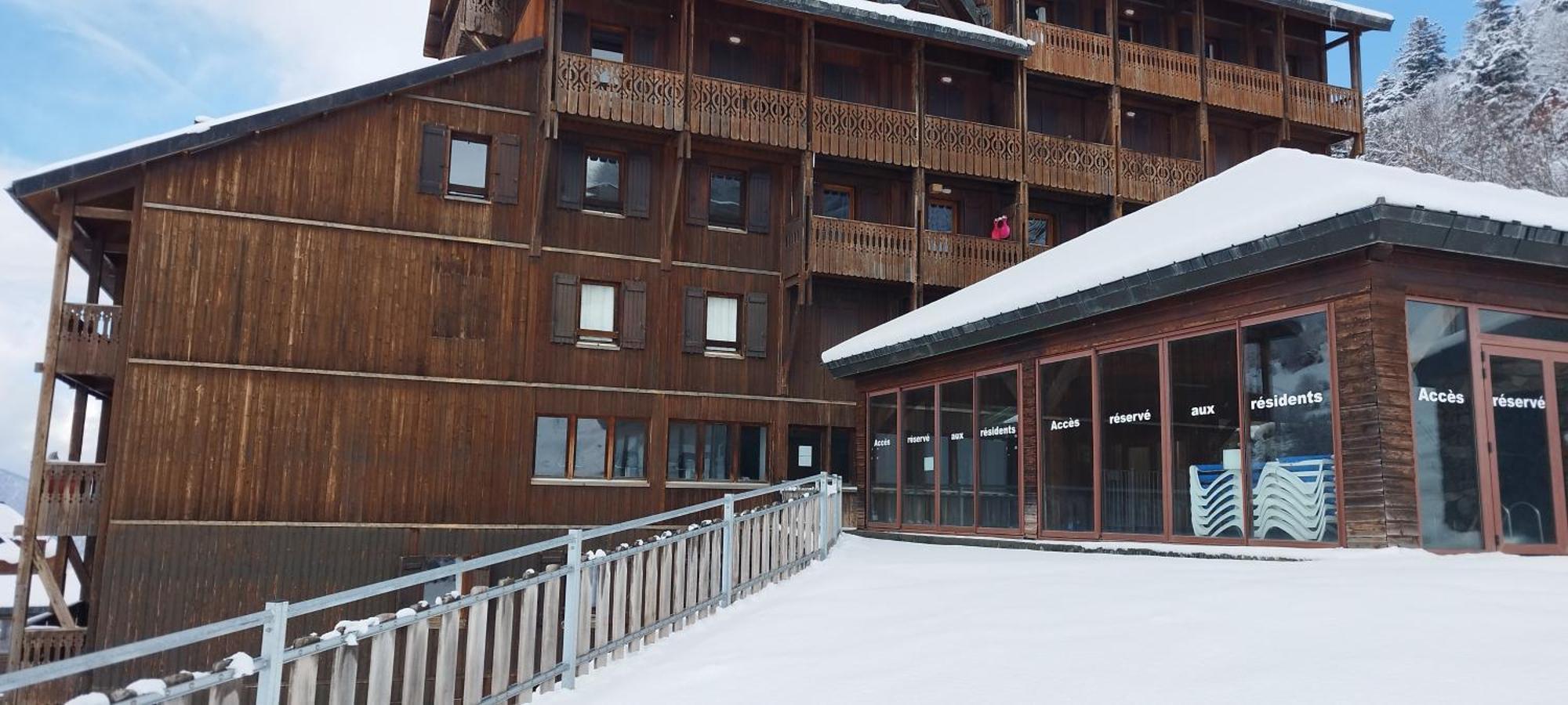 Pleine Nature Pied Pistes Piscine Chauffee 于斯图 外观 照片